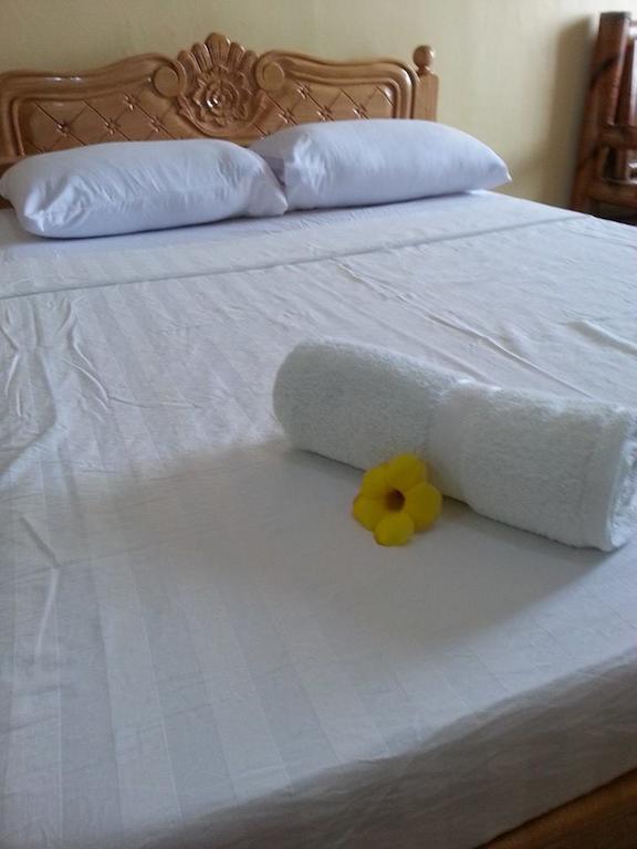 Rama International Beach Resort Botolan Szoba fotó